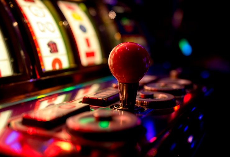 Permainan slot Wolf Gold di poso slot menampilkan grafis tema satwa liar yang menawan dengan simbol-simbol emas